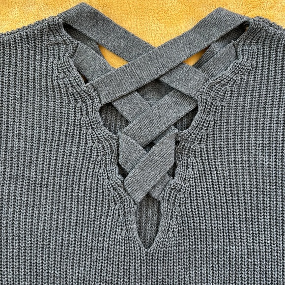 Love Tree gray sweater with criss cross back size Small - Picture 3 of 4
